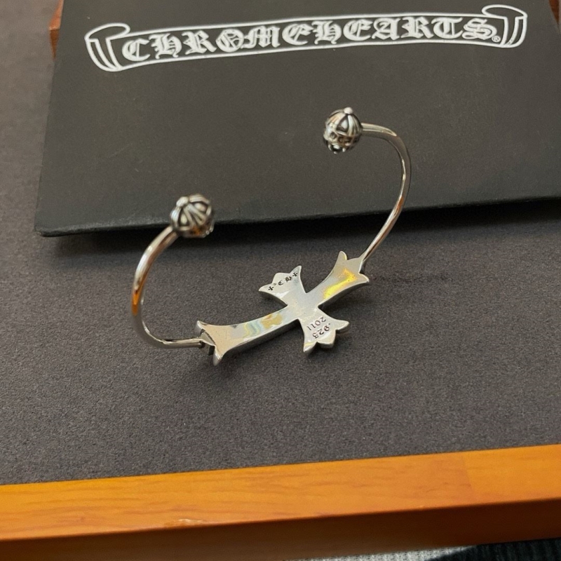 Ch*0me He**ts bracelets